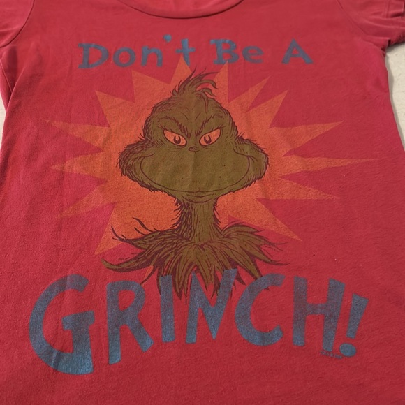 Women’s Ladies Small “Don’t be a Grinch” Red Shirt 💚❤️ - Picture 3 of 8